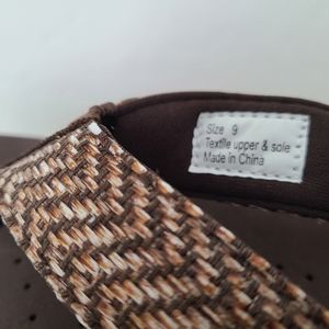 Volatile Sandals